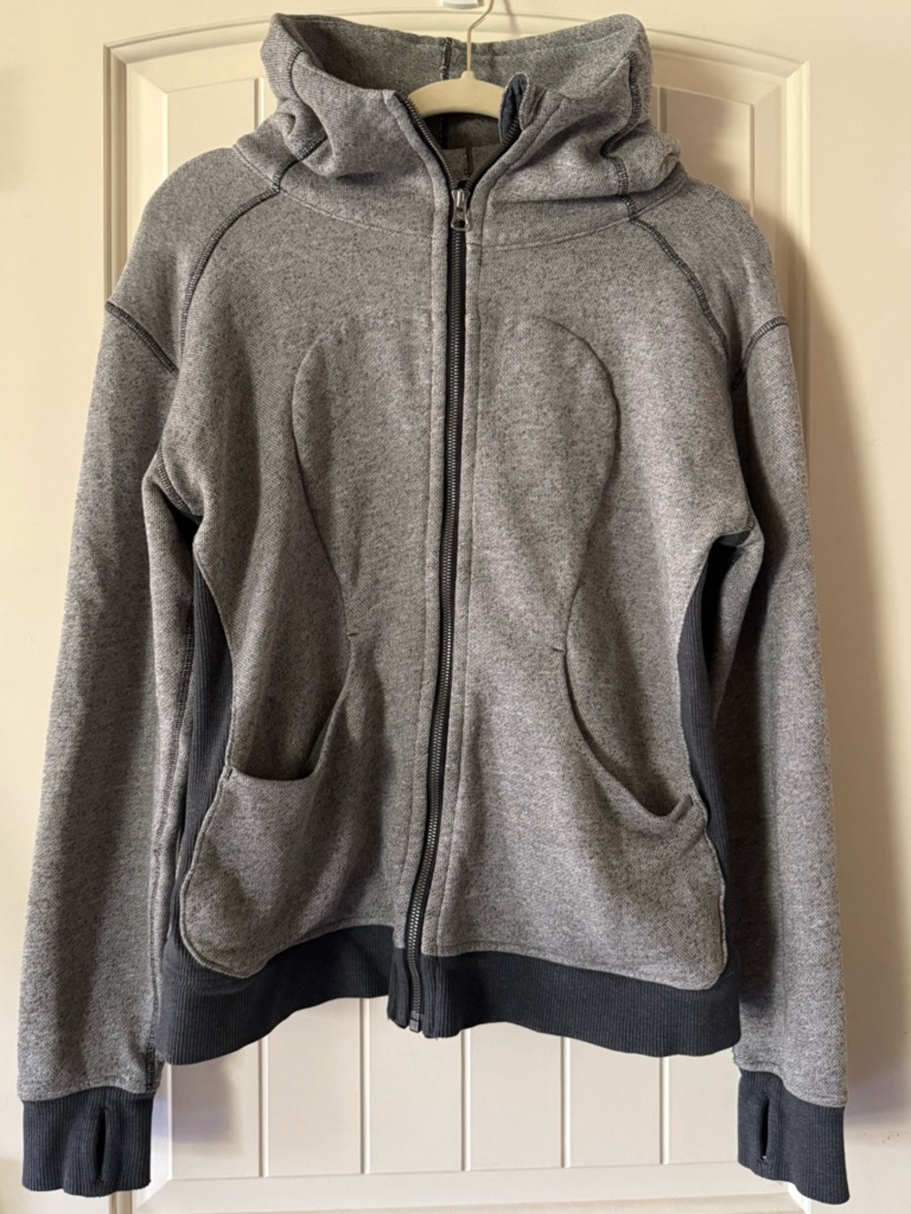 Lululemon Scuba Full Zip Hoodie Featuring a Two-Tone Colorblock. EUC